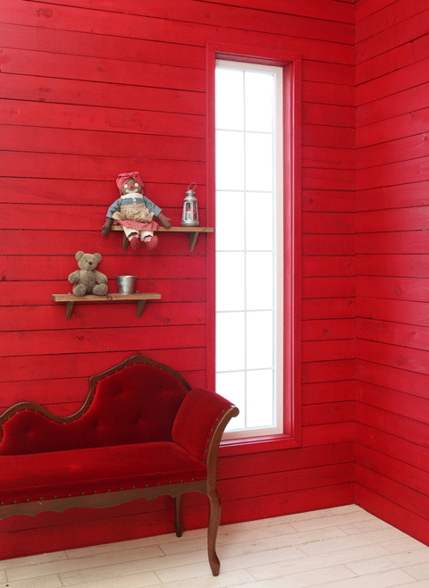赤い板のお部屋
